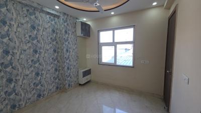 Bedroom Image of 915 Sq.ft 3 BHK Builder Floor for rent in Sector 14 Dwarka New Delhi for Rs. 26500