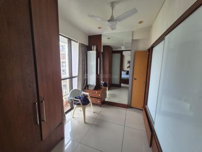 Bedroom Image of 2200 Sq.ft 3 BHK Apartment / Flat for rent in Darshanam Central Park, Sayajiganj Vadodara for Rs. 55000