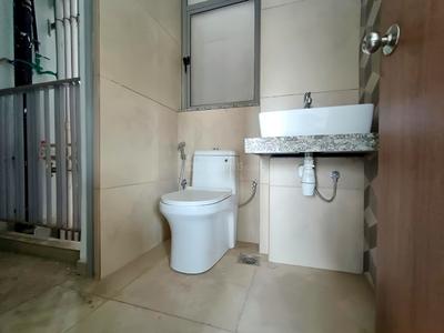 Bathroom Image of 650 Sq.ft 1 BHK Apartment / Flat for rent in Kalpataru Immensa, Thane West Thane for Rs. 30000