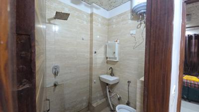 Bathroom Image of 810 Sq.ft 2 BHK Builder Floor for rent in Sector 15 Dwarka New Delhi for Rs. 21000