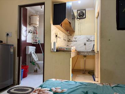 Bedroom Image of 280 Sq.ft 1 RK Independent House for rent in Palm Floor DLF Phase 3, DLF Phase 3 Gurgaon for Rs. 12000