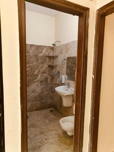 Bathroom Image of 900 Sq.ft 2 BHK Builder Floor for rent in GBP Rosewood Estate Phase 2, Bhagat Singh Nagar Dera Bassi for Rs. 10000