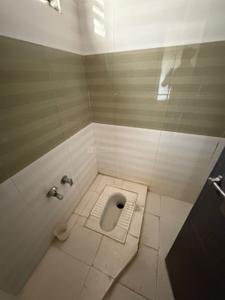 Bathroom Image of 1560 Sq.ft 2 BHK Apartment / Flat for rent in Navrangpura Ahmedabad for Rs. 30000