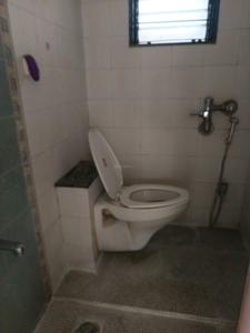Common Bathroom Image of 1000 Sq.ft 2 BHK Apartment / Flat for rent in Magarpatta Iris, Magarpatta City Pune for Rs. 32000