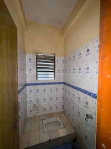 Bathroom Image of 1700 Sq.ft 2 BHK Independent House for rent in Dindori Nashik for Rs. 10000
