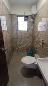 Bathroom Image of 750 Sq.ft 2 BHK Apartment / Flat for rent in Santacruz West Mumbai for Rs. 85000