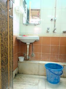 Common Bathroom Image of 750 Sq.ft 2 BHK Apartment / Flat for sale in Tollygunge Kolkata for Rs. 4500000
