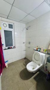 Bathroom Image of 1200 Sq.ft 3 BHK Apartment / Flat for rent in Shapoorji Pallonji Parkwest Mulberry Tower 3, Jagajeevanram Nagar Bengaluru for Rs. 60000