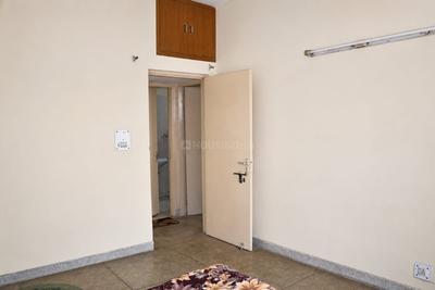 Bedroom Image of 1600 Sq.ft 3 BHK Apartment / Flat for rent in Phi II Greater Noida for Rs. 23000