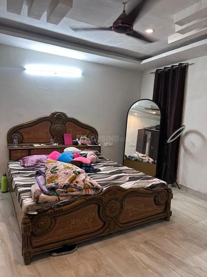 1 room in a 3 bhk with seperate attached  washroom and shared kitchen Bedroom 1