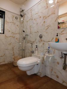 Bathroom Image of 589 Sq.ft 1 BHK Apartment / Flat for rent in Sidhivinayak Apurva, Chembur Mumbai for Rs. 46750
