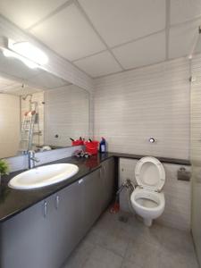 Bathroom Image of 2240 Sq.ft 3 BHK Apartment / Flat for rent in Sattva Gold Summit, Visthar Bengaluru for Rs. 93000