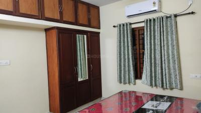 Bedroom Image of 1000 Sq.ft 2 BHK Builder Floor for rent in Thammanam Kochi for Rs. 28000