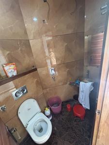 Bathroom Image of 900 Sq.ft 3 BHK Apartment / Flat for rent in Rohini Luxury Floors, Sector 4 Rohini New Delhi for Rs. 30000