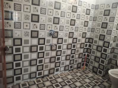 Bathroom Image of 1200 Sq.ft 2 BHK Independent House for rent in Haibat Mau Mawaiya Lucknow for Rs. 9000