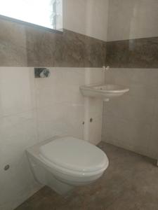 Common Bathroom Image of 700 Sq.ft 1 BHK Apartment / Flat for rent in Magarpatta Heliconia, Hadapsar Pune for Rs. 22000