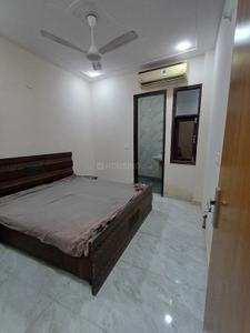 Bedroom Image of 680 Sq.ft 2 BHK Builder Floor for rent in Sant Nirankari Colony RWA, Mukherjee Nagar New Delhi for Rs. 30000