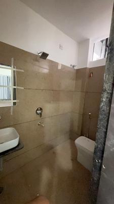 Bathroom Image of 350 Sq.ft 1 RK Apartment / Flat for rent in L I G Colony Indore for Rs. 14599