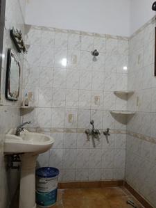 Bathroom Image of 1500 Sq.ft 3 BHK Builder Floor for rent in Sector 14 Gurgaon for Rs. 42000