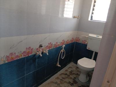 Bathroom Image of 400 Sq.ft 1 BHK Builder Floor for rent in Shrinivaasa Nagara Davanagere for Rs. 5000