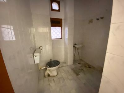 Bathroom Image of 1050 Sq.ft 2 BHK Apartment / Flat for sale in Indira Nagar Lucknow for Rs. 6500000