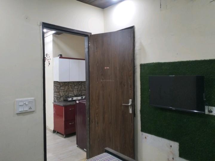 Block 1B, Ramesh Nagar Bedroom 1