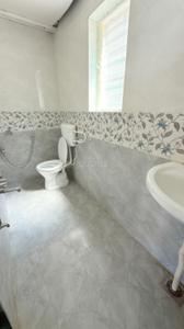 Bathroom Image of 950 Sq.ft 2 BHK Apartment / Flat for rent in Kothrud Pune for Rs. 35000