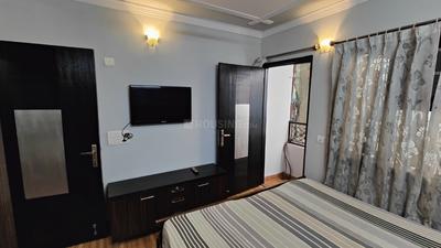 Bedroom Image of 650 Sq.ft 1 BHK Builder Floor for rent in Chittaranjan Park New Delhi for Rs. 35000