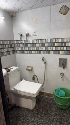 Bathroom Image of 300 Sq.ft 1 RK Builder Floor for rent in Patel Nagar New Delhi for Rs. 13482