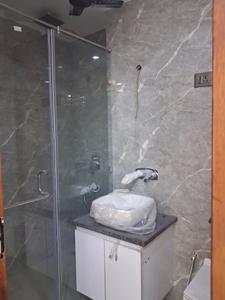 Common Bathroom Image of 1200 Sq.ft 3 BHK Builder Floor for rent in Paschim Vihar New Delhi for Rs. 55000