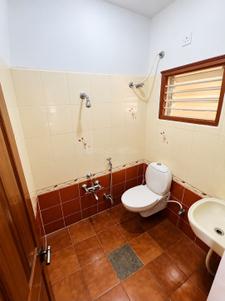 Bathroom Image of 4100 Sq.ft 3 BHK Independent House for rent in Mahadevapura Bengaluru for Rs. 80000