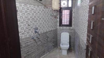 Bathroom Image of 600 Sq.ft 1 BHK Builder Floor for rent in Ashok Nagar New Delhi for Rs. 19000