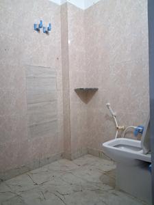 Common Bathroom Image of 500 Sq.ft 1 RK Apartment / Flat for rent in Sector 73 Noida for Rs. 10500