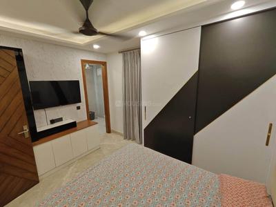 Bedroom Image of 900 Sq.ft 2 BHK Builder Floor for rent in Rajouri Garden New Delhi for Rs. 39000