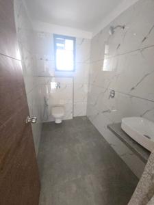 Bathroom Image of 1500 Sq.ft 3 BHK Apartment / Flat for rent in New Alkapuri Vadodara for Rs. 25000