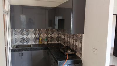 Kitchen Image of 640 Sq.ft 3 BHK Apartment / Flat for rent in Signature Global Golf Green, Sector 79 Gurgaon for Rs. 25500