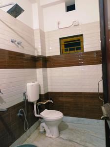 Bathroom Image of 240 Sq.ft 2 BHK Independent House for rent in Champasari Siliguri for Rs. 7000