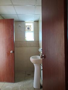 Common Bathroom Image of 2000 Sq.ft 4 BHK Apartment / Flat for sale in Supertech Ecociti, Sector 137 Noida for Rs. 20000000