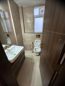 Bathroom Image of 1717 Sq.ft 3 BHK Builder Floor for sale in Smartworld Orchard, Sector 61 Gurgaon for Rs. 26900000