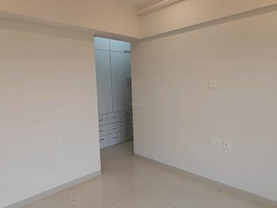 Bedroom Image of 680 Sq.ft 2 BHK Apartment / Flat for rent in Leo Eminence, Bandra East Mumbai for Rs. 110000