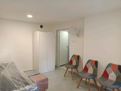 Living Room Image of 250 Sq.ft 1 RK Apartment / Flat for rent in Mayfair Garden, Banjara Hills Hyderabad for Rs. 20000