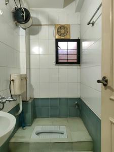 Common Bathroom Image of 605 Sq.ft 1 BHK Apartment / Flat for rent in Hiranandani Estate Thane for Rs. 30000