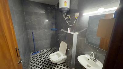 Bathroom Image of 450 Sq.ft 1 BHK Independent House for rent in Lajpat Nagar New Delhi for Rs. 35000