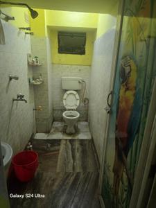 Bathroom Image of 800 Sq.ft 2 BHK Independent House for rent in New Alipore Kolkata for Rs. 12000