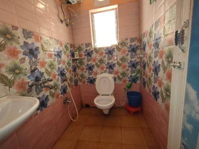 Bathroom Image of 1100 Sq.ft 3 BHK Apartment / Flat for sale in Haltu Kolkata for Rs. 6500000