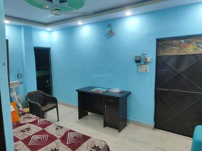 Bedroom Image of 668 Sq.ft 3 BHK Builder Floor for rent in Subzi Mandi New Delhi for Rs. 14500