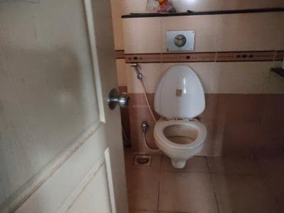 Bathroom Image of 1600 Sq.ft 3 BHK Apartment / Flat for rent in Magarpatta Jasminium, Magarpatta City Pune for Rs. 52000