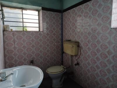 Bathroom Image of 1700 Sq.ft 3 BHK Apartment / Flat for sale in Entally Kolkata for Rs. 7800000