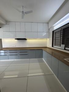 Kitchen Image of 2800 Sq.ft 4 BHK Apartment / Flat for rent in Darshanam Club Life, Undera Vadodara for Rs. 42000