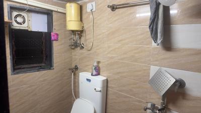 Bathroom Image of 250 Sq.ft 1 RK Apartment / Flat for rent in Powai Mumbai for Rs. 26000